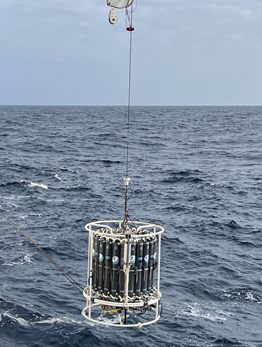 Rosette pour les prélèvements d’eau (© Flotte Océanographique Française)